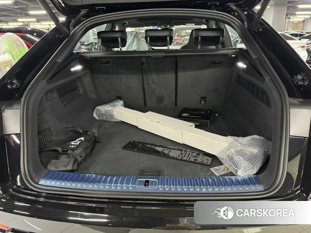 Audi Q8 (4M) 2025 Черный из Кореи, фото 5