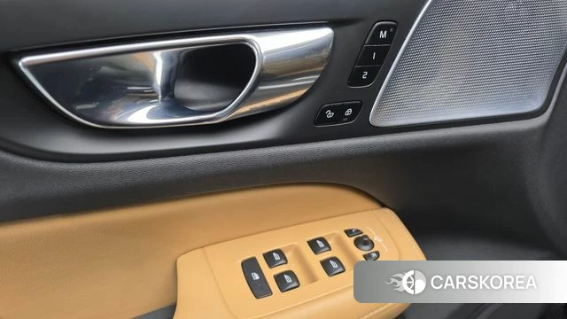 Volvo V60 Cross-Country 2nd Generation 2021 Черный из Кореи, фото 5