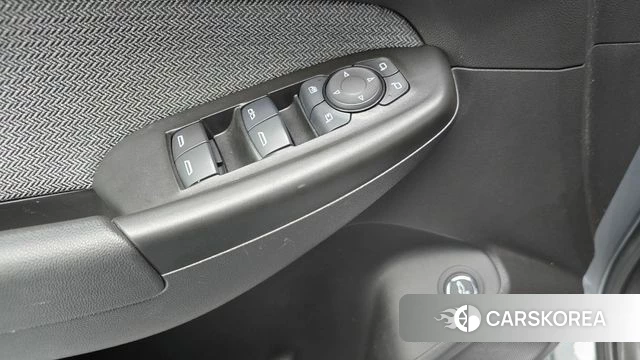 Chevrolet (GM Daewoo) Trailblazer 2023 Серебристо-серый из Кореи, фото 5