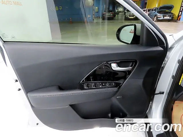 Kia Niro EV 2021 Серебряный из Кореи, фото 5