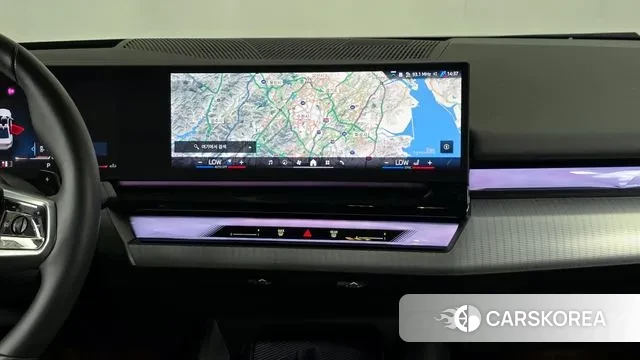 BMW 5 Series (G60) 2023 Белый из Кореи, фото 5