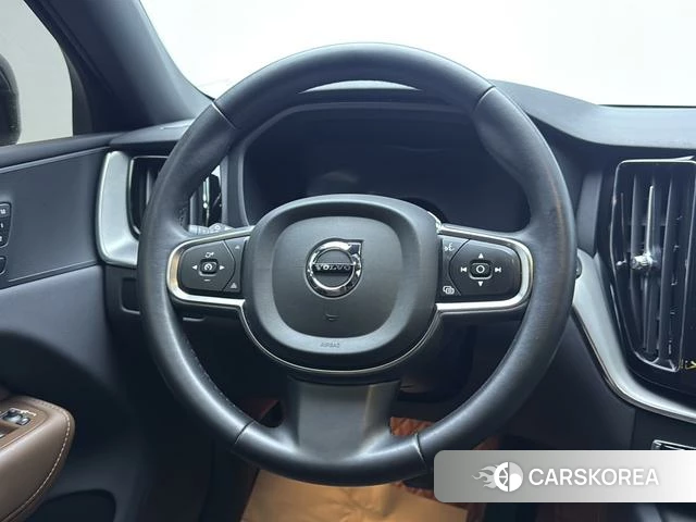 Volvo XC60 2023 Черный из Китая, фото 5