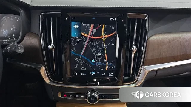 Volvo V90 Cross-Country 2021 Белый из Кореи, фото 5