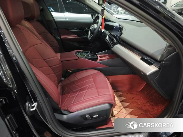 BMW 5 series 2025 Черный из Китая, фото 5