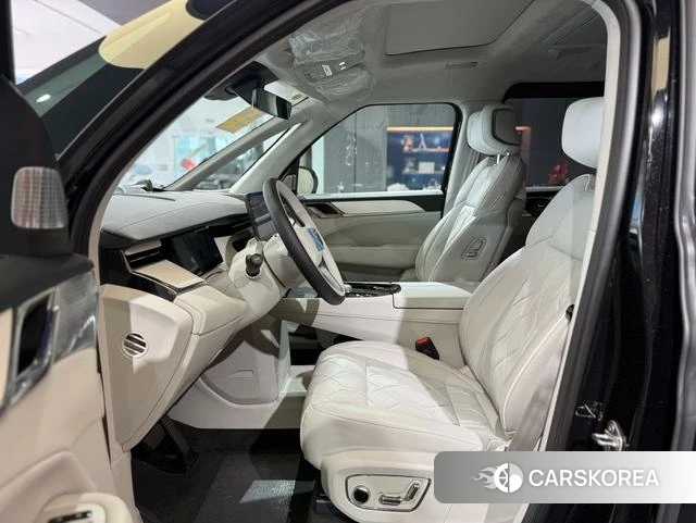 Volvo EM90 2026 Черный из Китая, фото 5