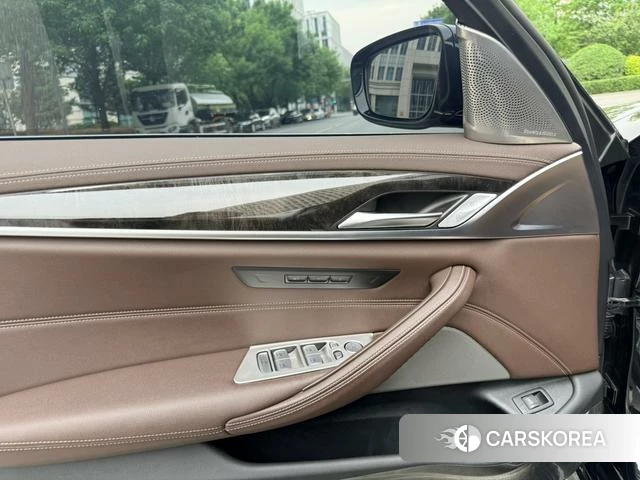 BMW 5 series 2022 Черный из Китая, фото 5