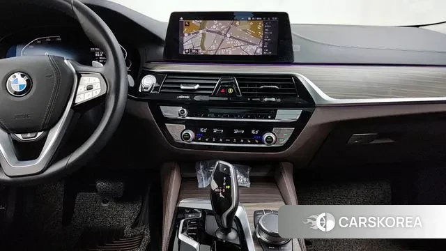 BMW 5 Series (G30) 2020 Серебристо-серый из Кореи, фото 5