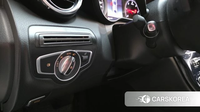 Mercedes-Benz C-Class W205 2018 Белый из Кореи, фото 5