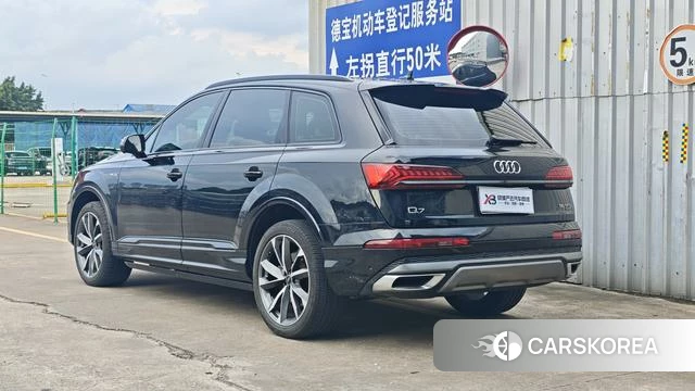 Audi Q7 2022 Черный из Китая, фото 5