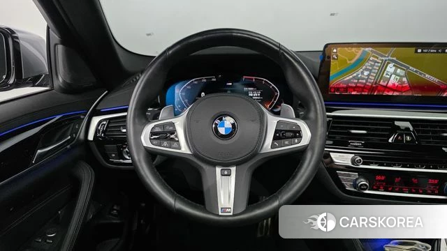 BMW 5 Series (G30) 2022 Серебристо-серый из Кореи, фото 5