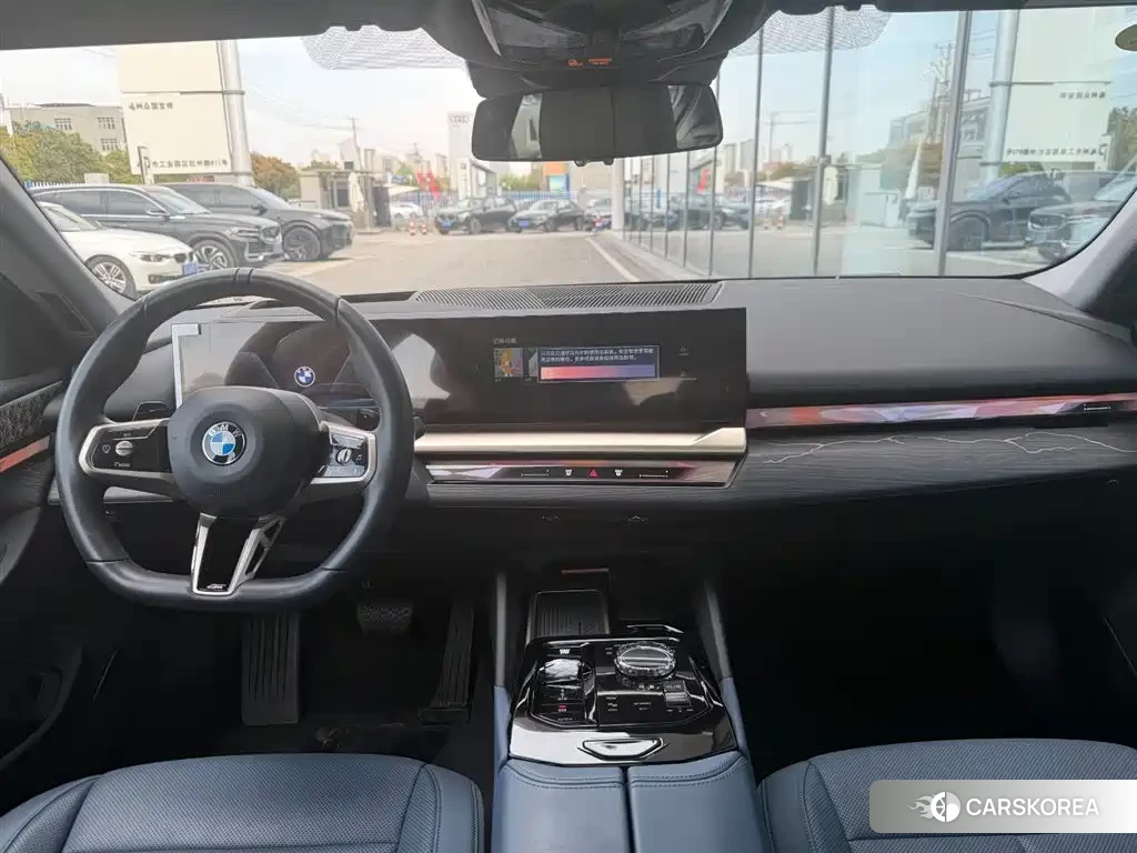 BMW 5 series 2025 Черный из Китая, фото 5