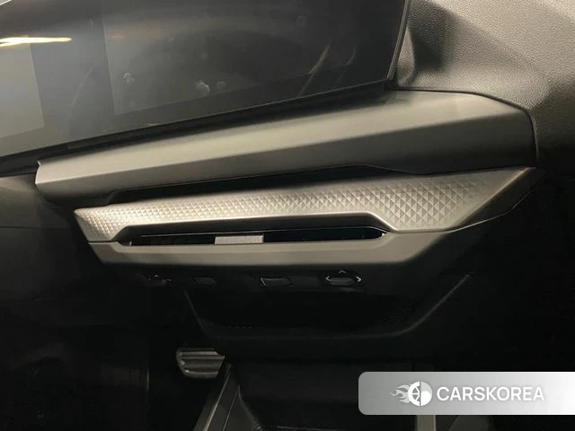 BMW 1 Series (F70) 2025 Черный из Кореи, фото 5