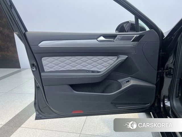 Volkswagen Magotan 2023 Черный из Китая, фото 5
