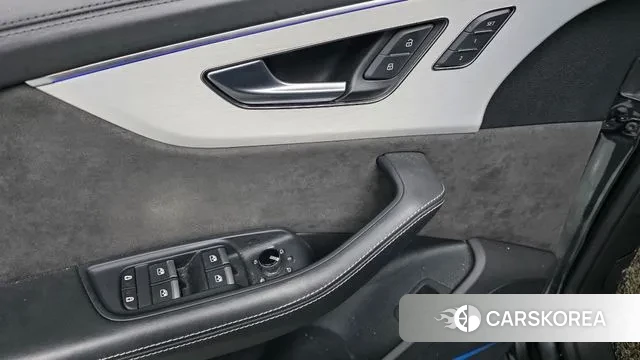 Audi Q8 (4M) 2021 Серый из Кореи, фото 5