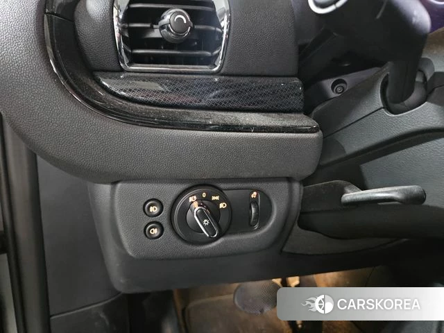 Mini Cooper Clubman 2023 Серебристо-серый из Кореи, фото 5