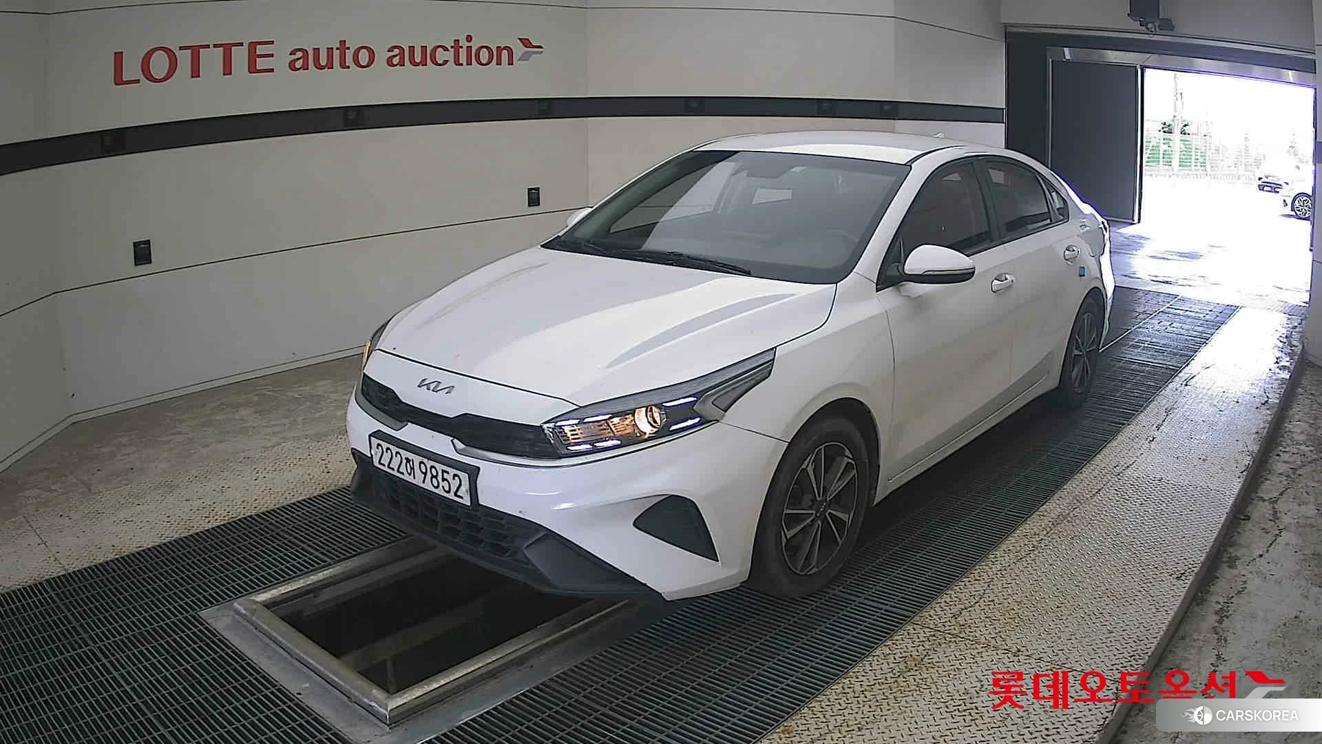 Kia K3 2022 Snow White Pearl из Кореи, фото 5