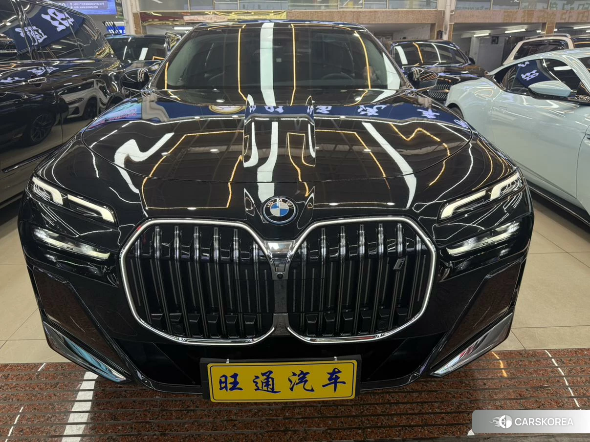 BMW i7 2023 Черный из Китая, фото 5