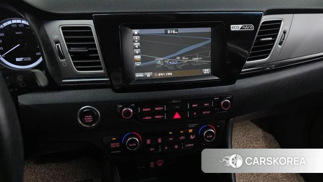 Kia Niro 2018 Белый из Кореи, фото 5