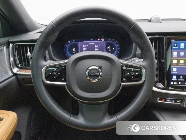 Volvo V60 Cross-Country 2nd Generation 2025 Белый из Кореи, фото 5