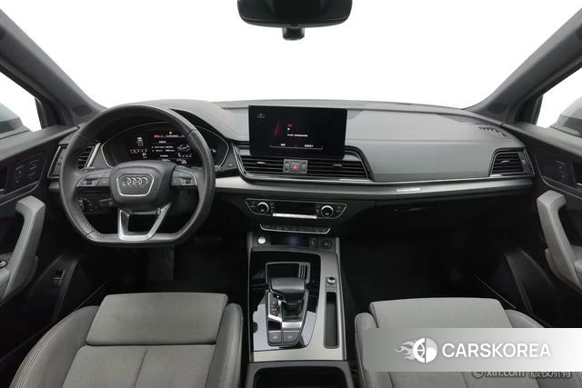 Audi Q5L Sportback 2022 Темно-серый из Китая, фото 5