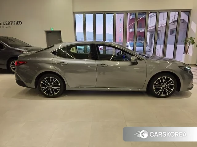 Toyota Camry (XV80) 2025 Серый из Кореи, фото 5