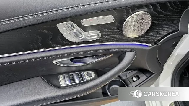 Mercedes-Benz E-Class W213 2022 Белый из Кореи, фото 5