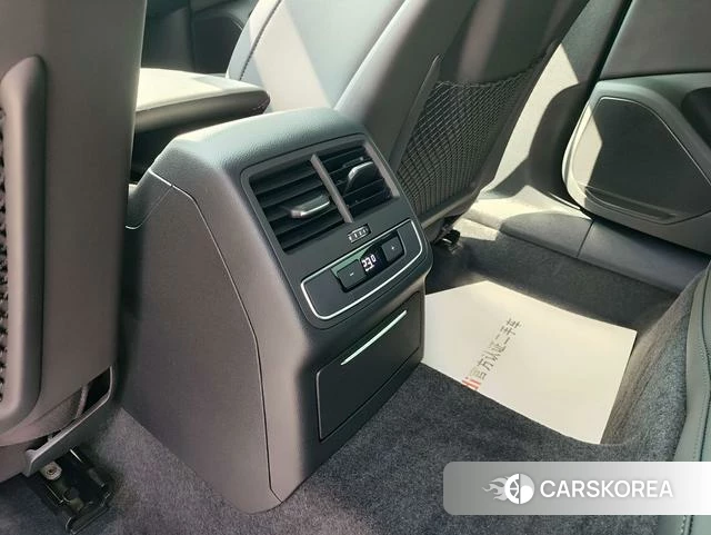 Audi A4L 2026 Темно-серый из Китая, фото 5