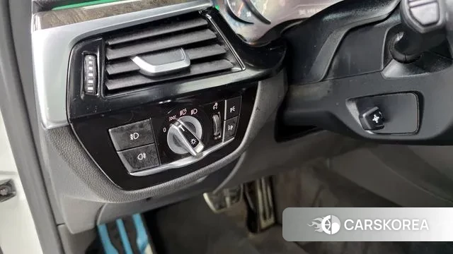 BMW 5 Series (G30) 2018 Белый из Кореи, фото 5