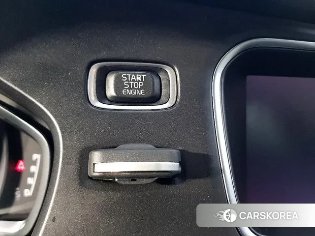 Volvo V40 Cross-Country 2019 Серый из Кореи, фото 5