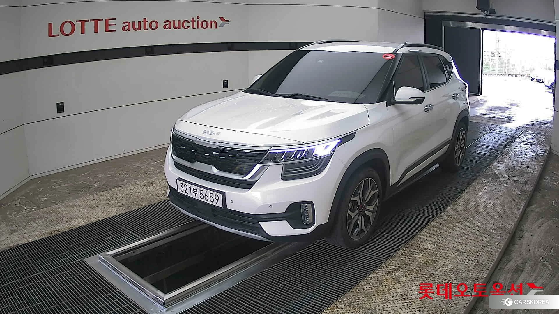 Kia Seltos 2023 Snow White Pearl из Кореи, фото 5