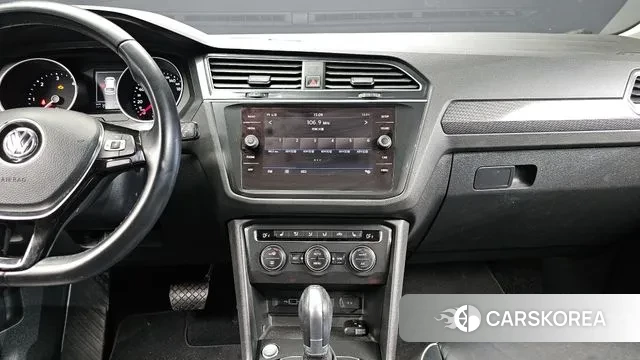 Volkswagen Tiguan second Generation 2018 Белый из Кореи, фото 5