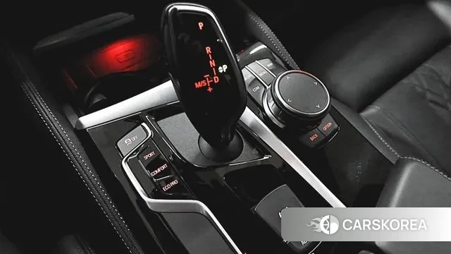 BMW 5 Series (G30) 2019 Белый из Кореи, фото 5