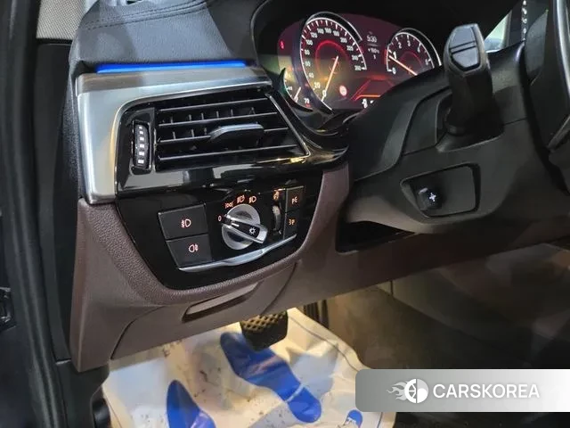 BMW 5 Series (G30) 2018 Синий из Кореи, фото 5