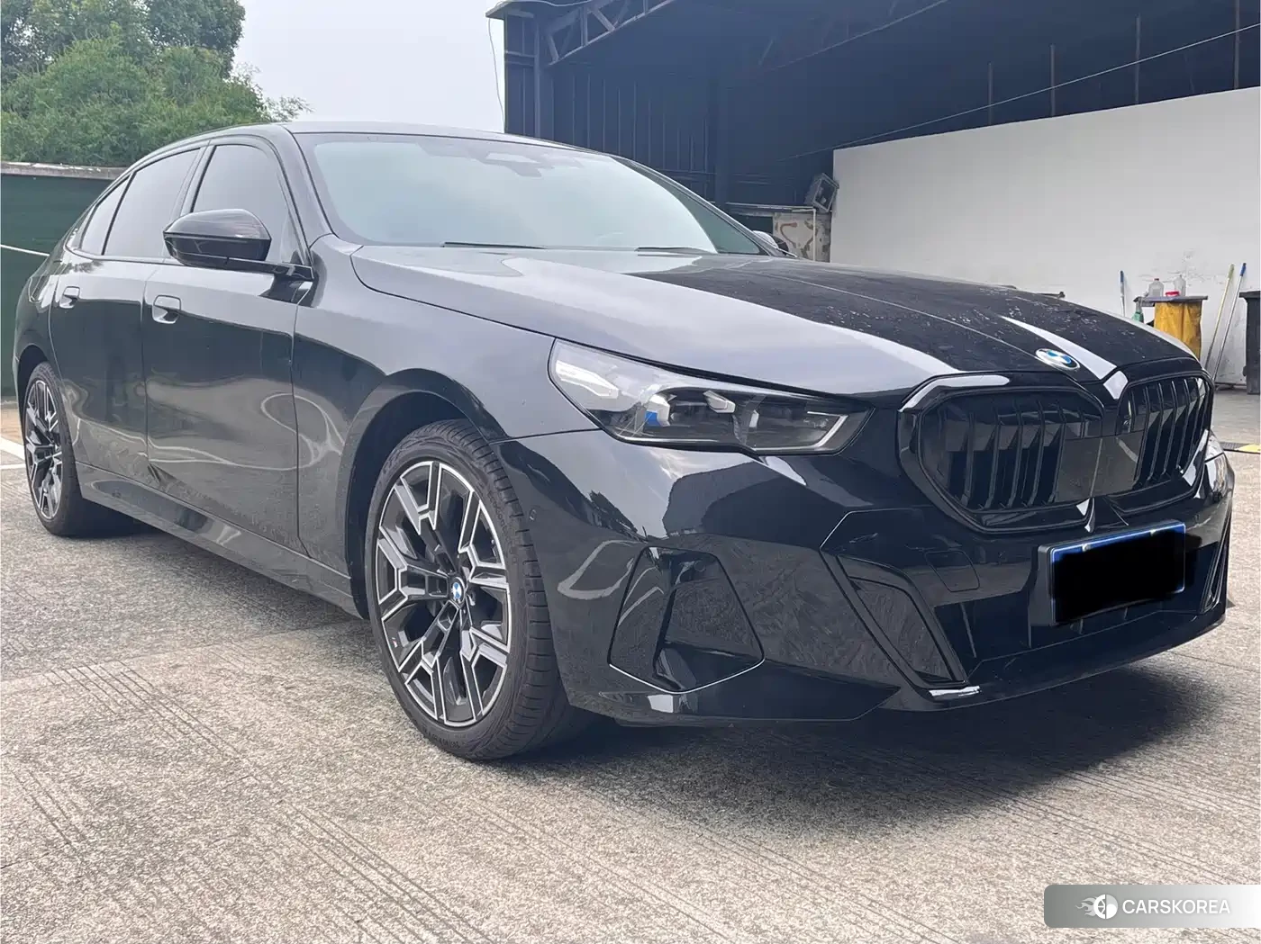 BMW 5 series 2025 Черный из Китая, фото 5