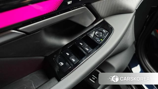 BMW 5 Series (G60) 2025 Черный из Кореи, фото 5