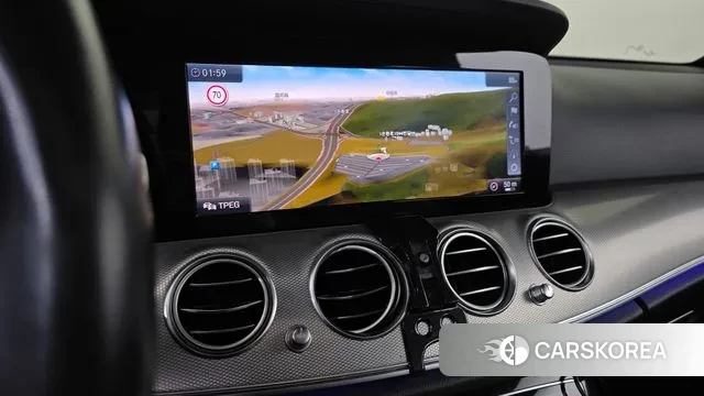 Mercedes-Benz E-Class W213 2018 Белый из Кореи, фото 5