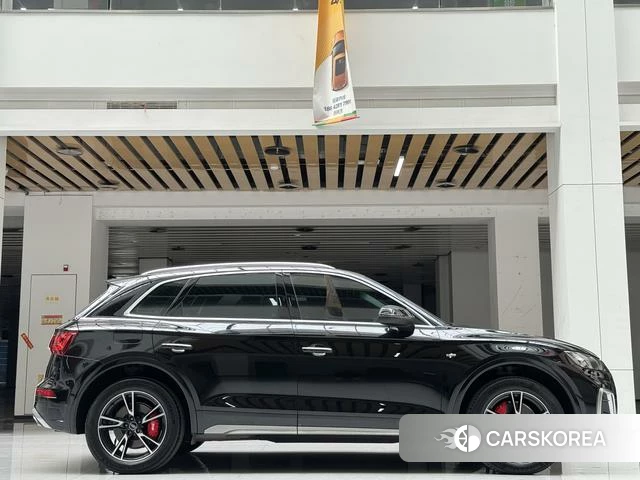 Audi Q5L 2022 Черный из Китая, фото 5