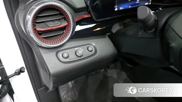 Chevrolet (GM Daewoo) Trax Crossover 2024 Белый из Кореи, фото 5