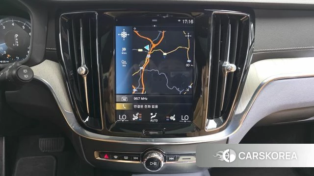 Volvo V60 Cross-Country 2nd Generation 2020 Белый из Кореи, фото 5