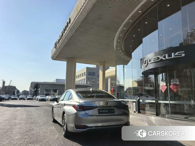 Lexus ES 2024 Серебристо-серый из Китая, фото 5