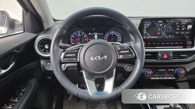 Kia The New K3 2nd generation 2023 Белый из Кореи, фото 5