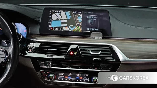 BMW 5 Series (G30) 2018 Серебристо-серый из Кореи, фото 5