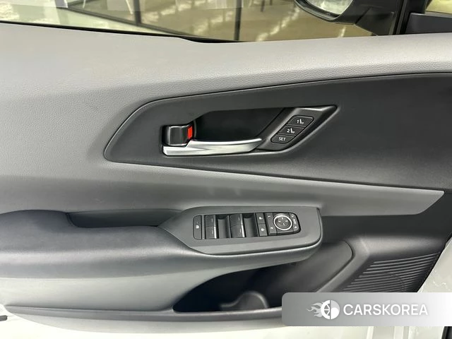 Toyota Prius 5th Generation 2025 Белый из Кореи, фото 5