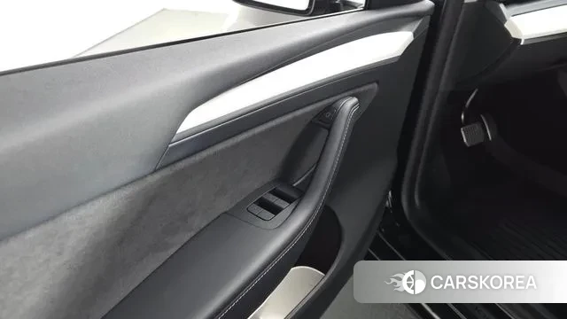 Tesla Model Y 2024 Черный из Кореи, фото 5