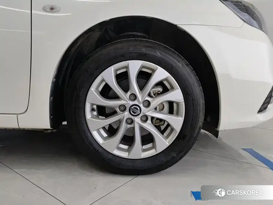 Nissan Sylphy 2024 Белый из Китая, фото 5
