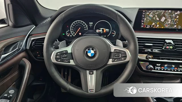 BMW 5 Series (G30) 2019 Белый из Кореи, фото 5