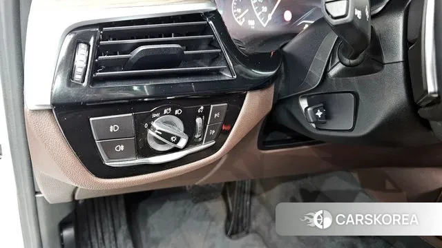 BMW 5 Series (G30) 2019 Белый из Кореи, фото 5