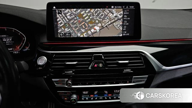 BMW 5 Series (G30) 2022 Белый из Кореи, фото 5