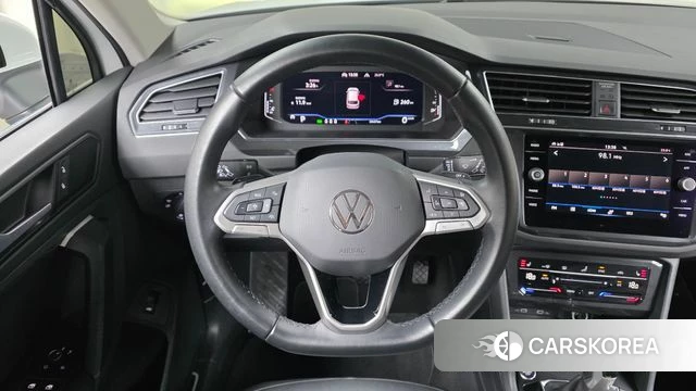 Volkswagen Tiguan second Generation 2022 Белый из Кореи, фото 5