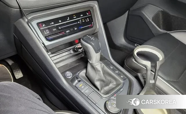 Volkswagen Tiguan second Generation 2022 Белый из Кореи, фото 5